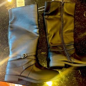 Girls size 13 cat and Jack zip up boot, posh live event 2/29